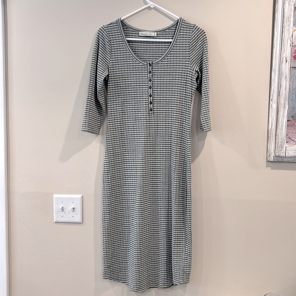🔥Abercrombie & Fitch Gray Striped Dress🔥 - Picture 1 of 7